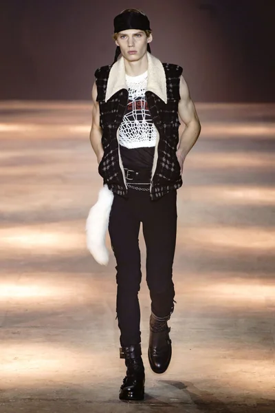 Look 30